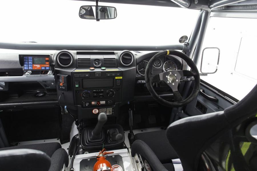 Land Rover Defender 90 Challenge Car 2014 года  (фото 10 из 35)